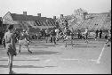 okolo r. 1955, volejbal na cvičišti v zámku