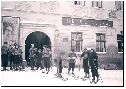 po roce 1930, lyžníci před hotelem Culka