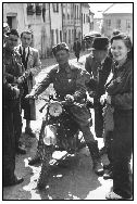 1945, průzkumník RA 9. května dopoledne v židovském městě